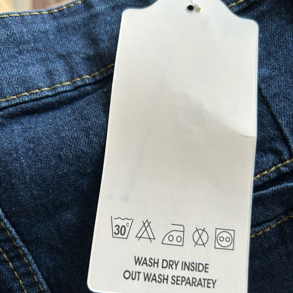 The Fashion Jeans Premium Denim size Large for Skinny with Belt included - Picture 7 of 12